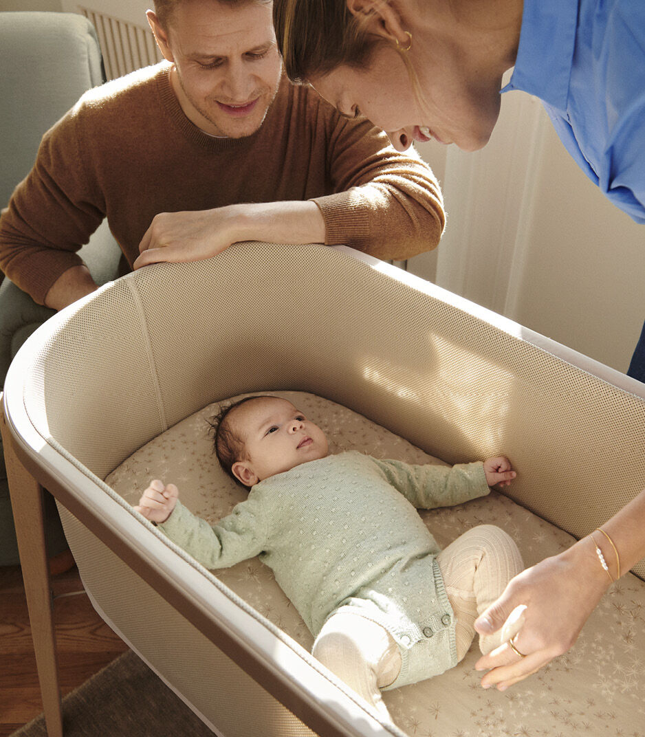 Stokke® Snoozi™ Bassinet Sandy Beige.